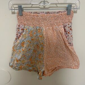 ✨Women’s American Eagle Floral Print Shorts Size XS